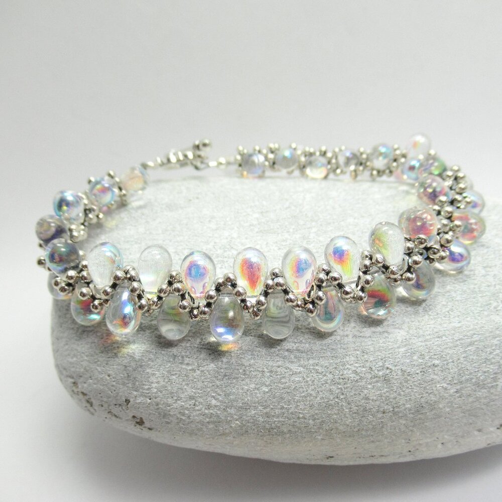 Glass drop zig zag bracelet